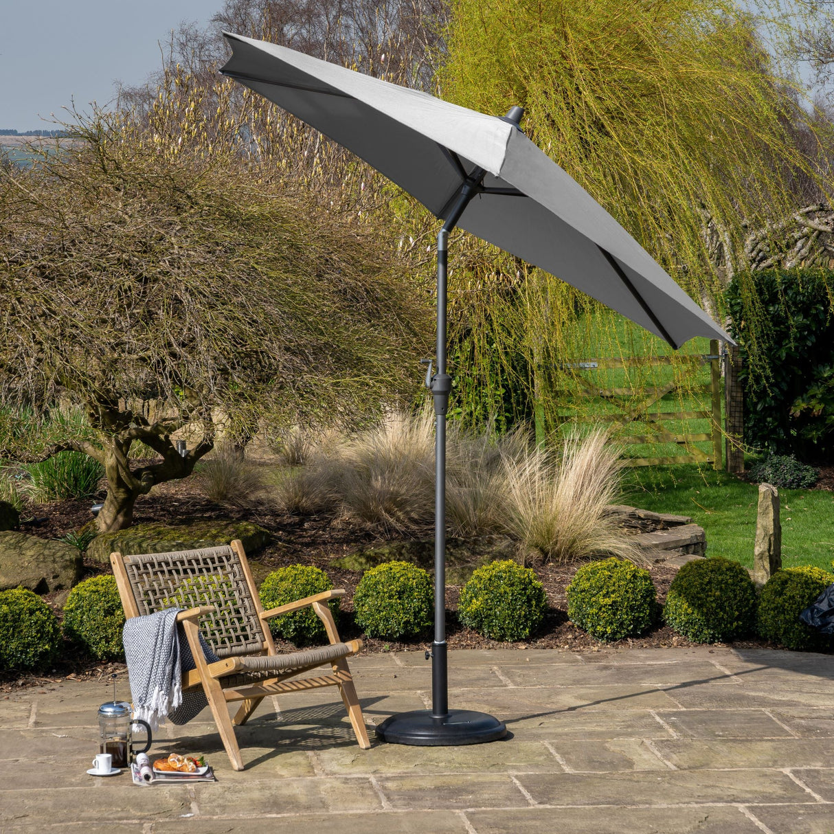 2.5m Round Centre Pole Parasol – Weather-Resistant Garden & Patio Shade with Easy Tilt and Durable Aluminium Frame