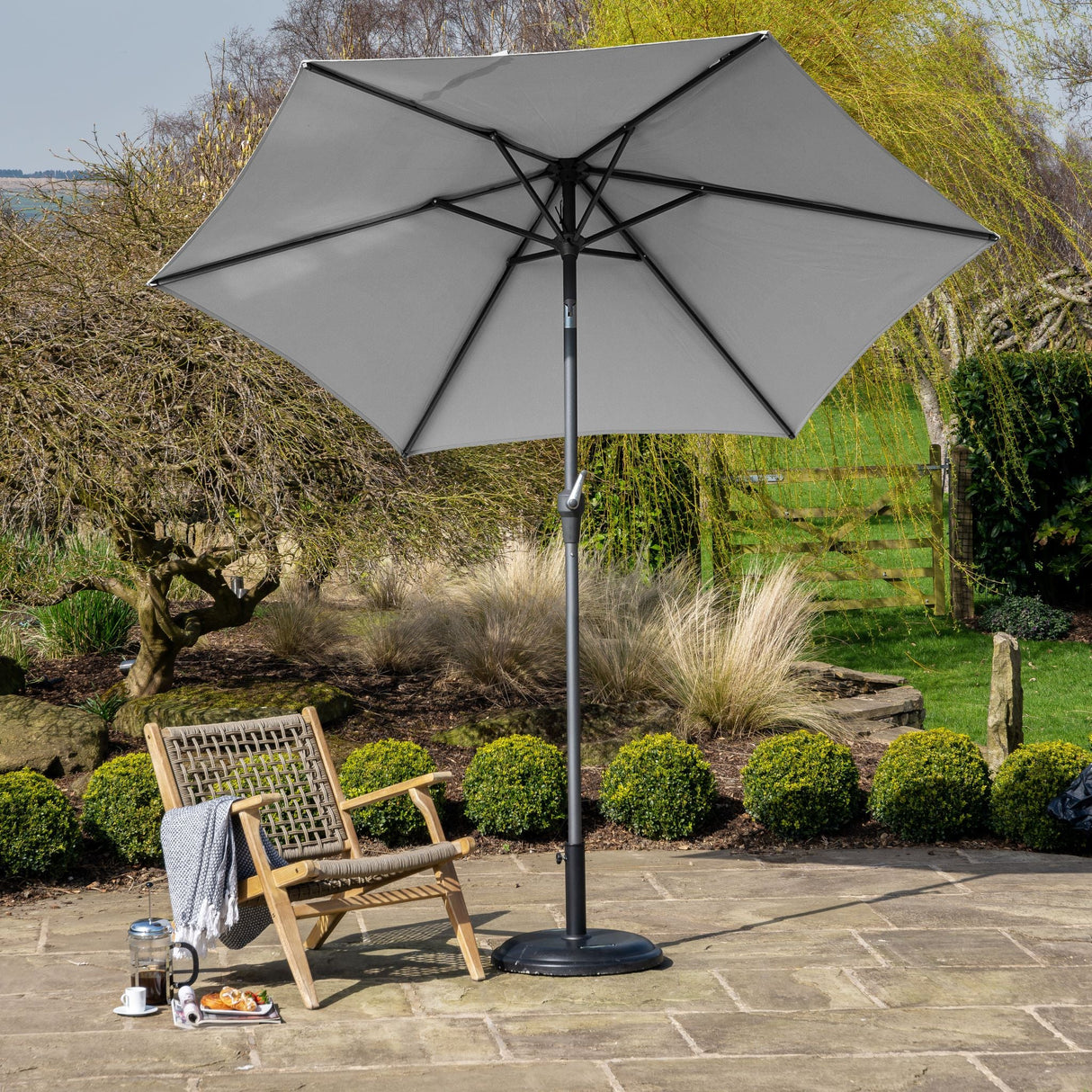 2.5m Round Centre Pole Parasol – Weather-Resistant Garden & Patio Shade with Easy Tilt and Durable Aluminium Frame